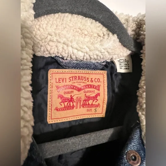 Levi Strauss Jean Jacket with Sherpa Collar - Picture 4 of 5